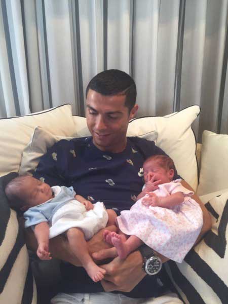 Ronaldo-with-tw.jpg