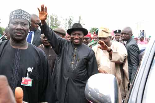 Goodluck Jonathan Defeats Atiku In PDP Presidential Primary