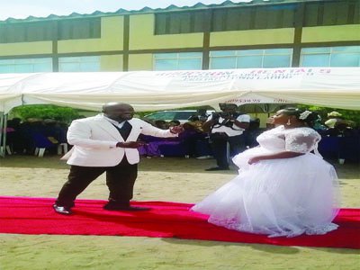 Mountain Black Of ‘Danfo Driver’ Weds Lover In Lagos (Picture)