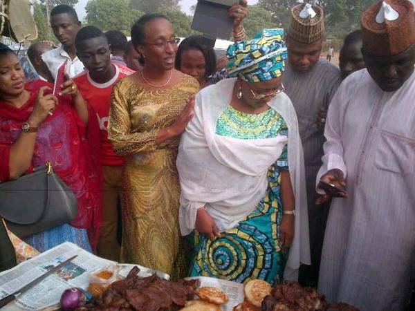 Buhari’s Wife With ‘Akara’ Seller In Abuja