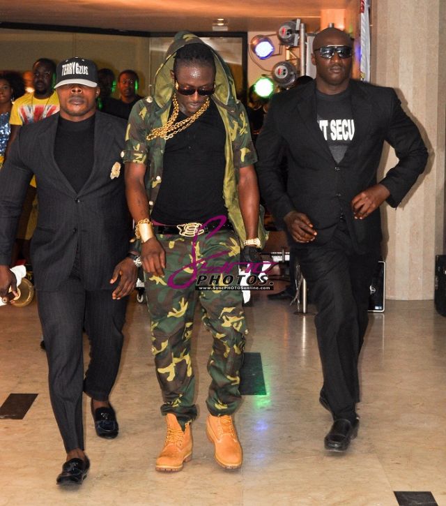 TERRY G MOVES AROUND WITH BODY GUARDS WITH ARMY UNIFORM [PICTURES]