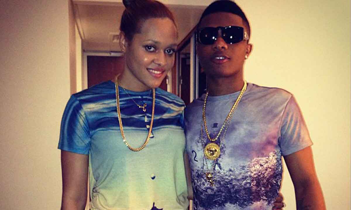 Cheerful Giver: Wizkid Gives out His Shirt to Tania Omotayo?