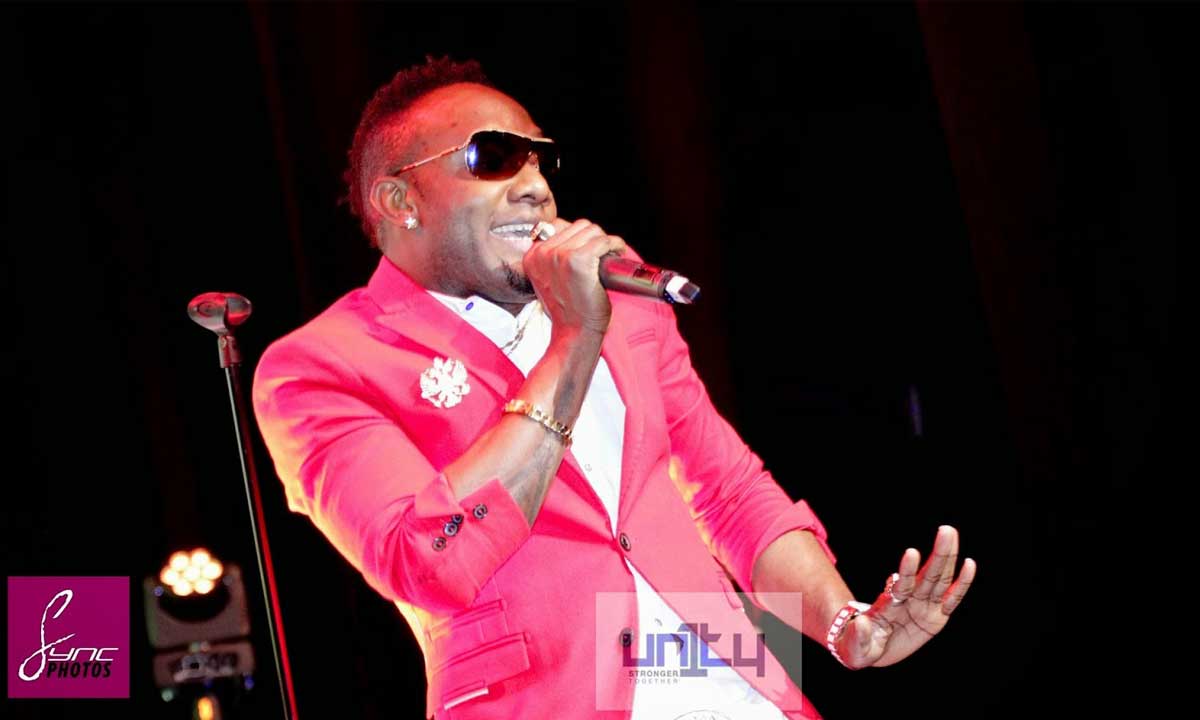 Kcee in Trouble for Flirting with Spanish Lady in Club (photo)