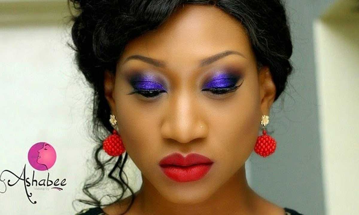 After Breaking The Internet, Oge Okoye Wins Award in Anambra (photos)