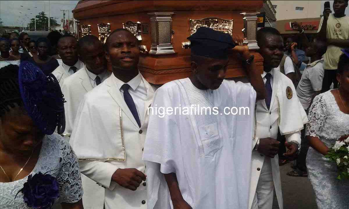 Photos, Video of OJB Jezreel as His Body Leaves for Ikoyi Cemetery
