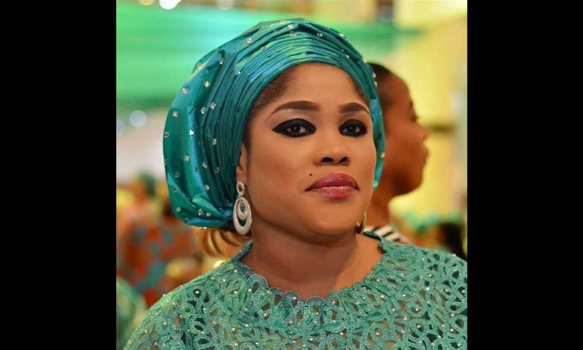 Lola Alao, Shares Cute Pictures with Daughter