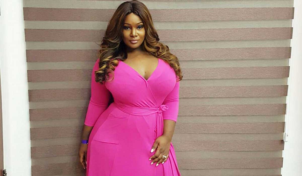 Curvy OAP, Toolz Teases With Tempting Photo!