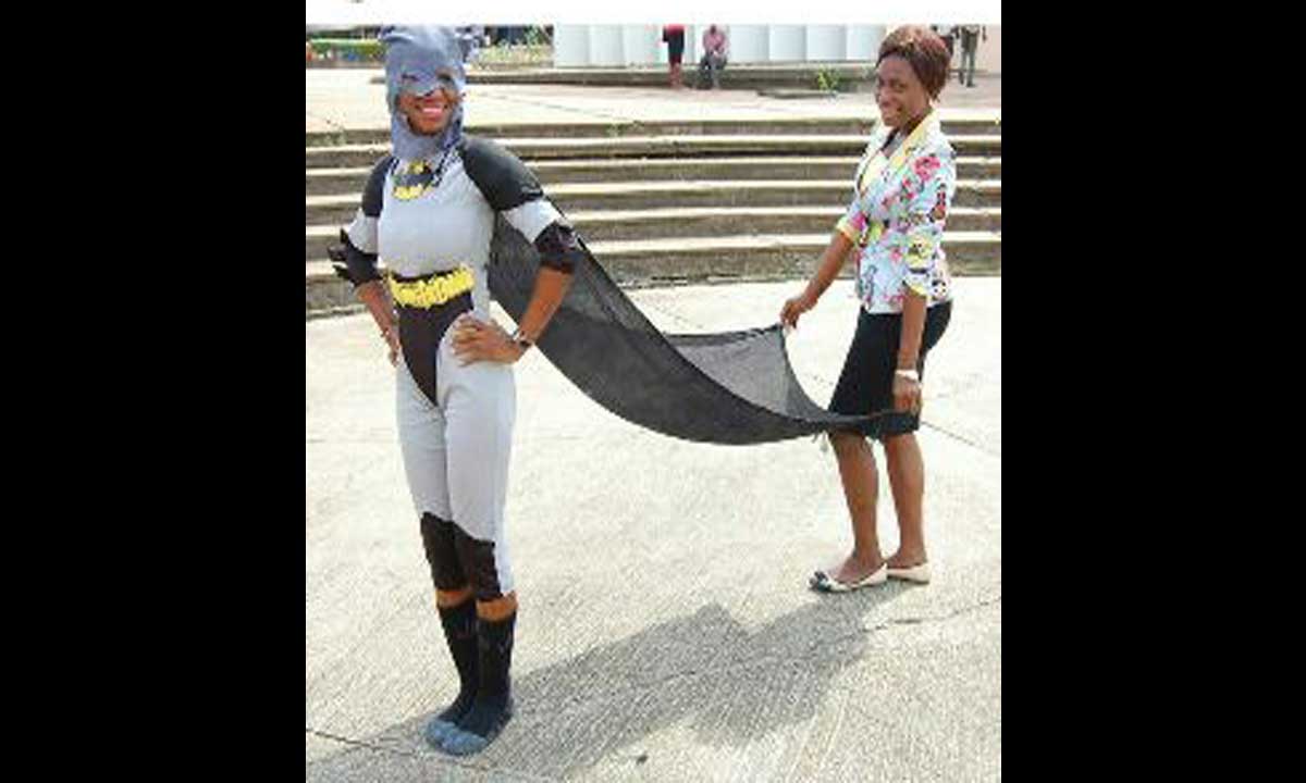 See Woman Who Wore “Batman”Costume