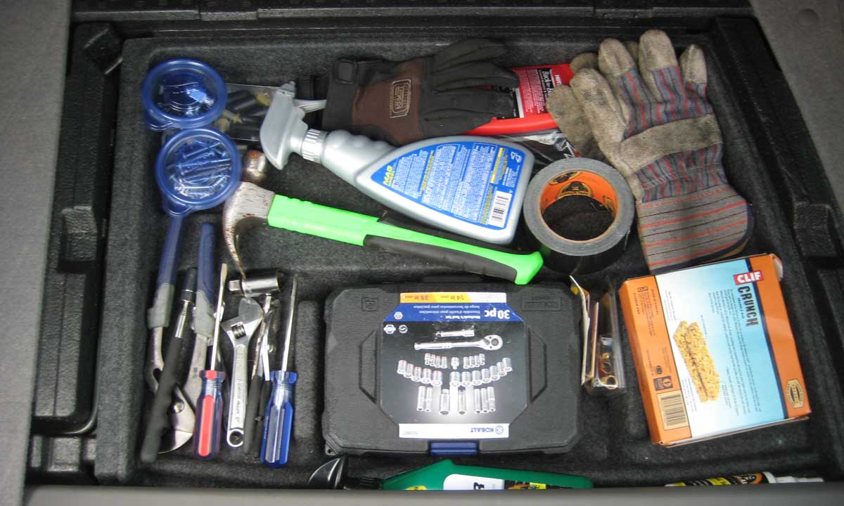 10 Must-Have Items To  Keep In Your  Vehicle