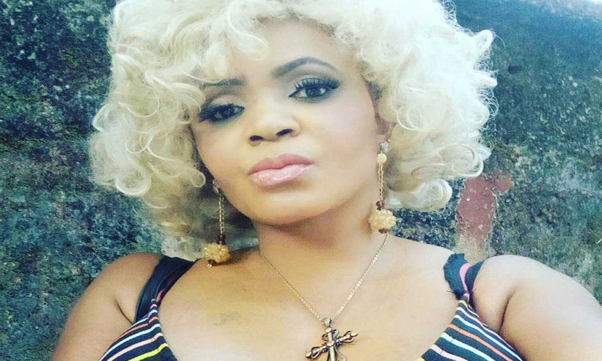 Cossy Ojiakor Rewards Loyal Fan Who inscripted “I love Cossy” in Tongue
