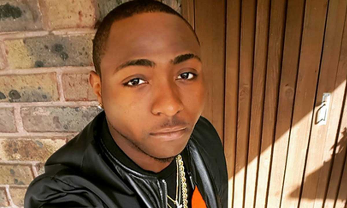 Davido begs Nigerians to do this for the President