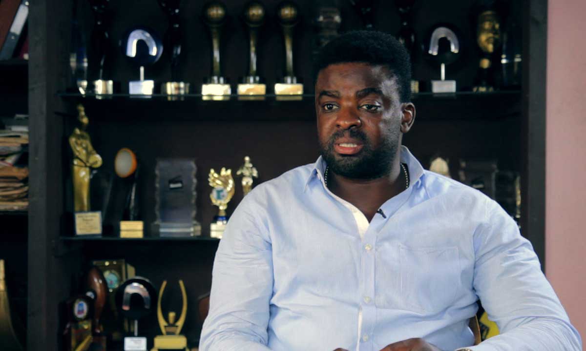 Check Out Ace Producer, Kunle Afolayan as he Pounds Yam for Guests