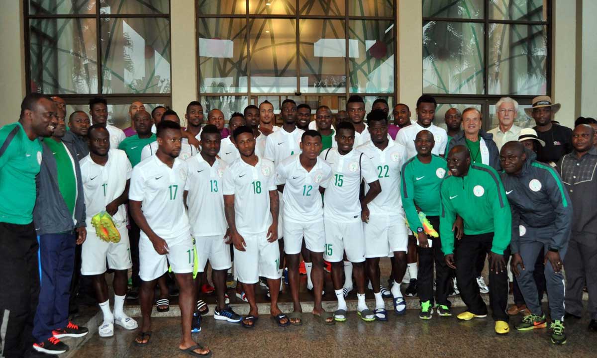 Super Eagles Players Escape Death at the Nnamdi Azikiwe International Airport