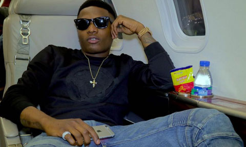Wizkid Spends Time With Baby Mama, Sola and Son in US
