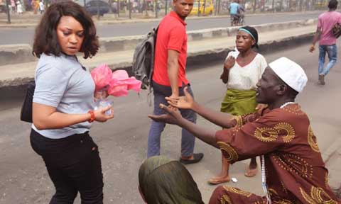Actress Princess Elizabeth Onanuga Sighted On The Street With Beggars