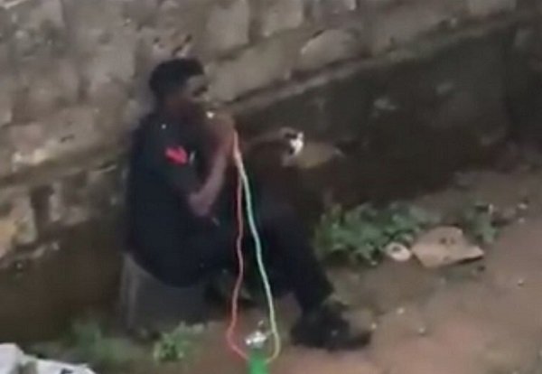 Nigeria Police Officers Caught Smoking Shisha While On Duty